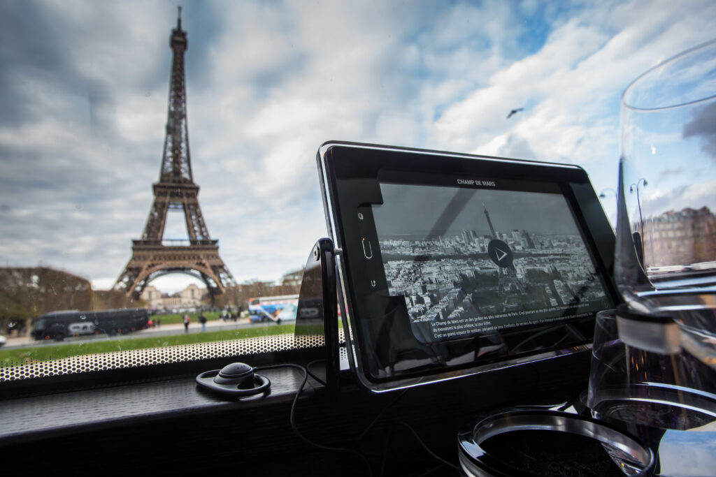 BUS Toqué-tablette-toureiffel-cuisine-restaurant-insolite-visite-tours-bus - Copie